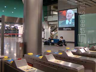 Painel de LED na notícia do TV das transmissões do metro de Hong Kong